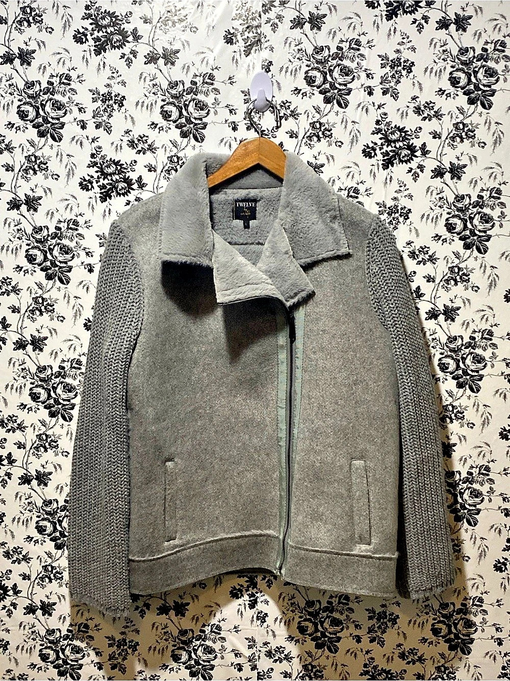 Twelve by Ontwelfth Gray Knit Sleeve Jacket Size Large Like New